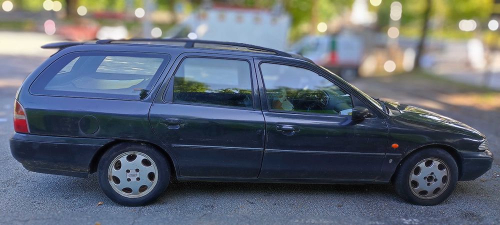 Carrinha a diesel Ford Mondeo 1.8 (BNP) c/ tecto de abrir - 1150€