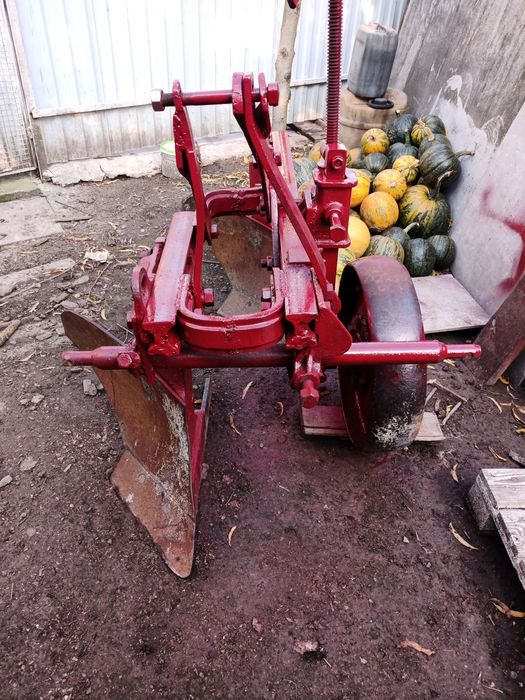 Плуг двох корпусний