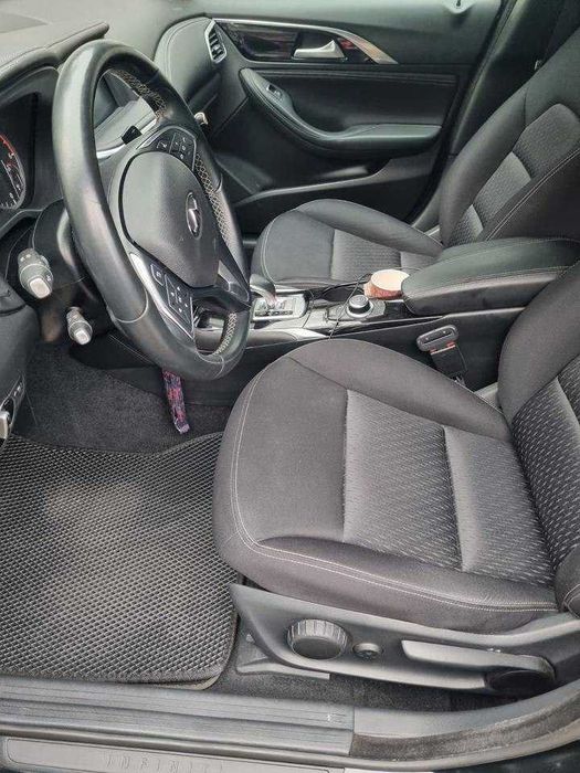 Carro Infiniti Q30 1.5