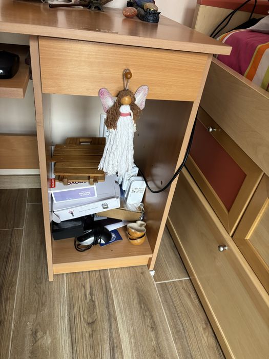 Secretaria com uma gaveta