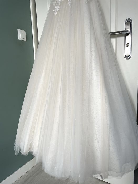 Suknia ślubna z welonem