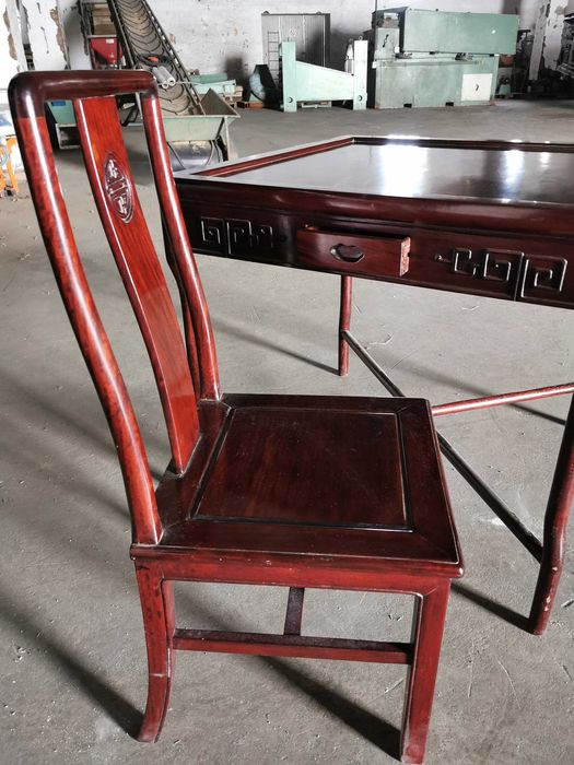 Mesa de jogo com 4 cadeiras