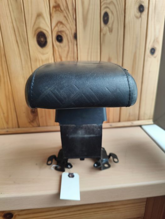 Lexus is 200 Оригинальный подлокотник