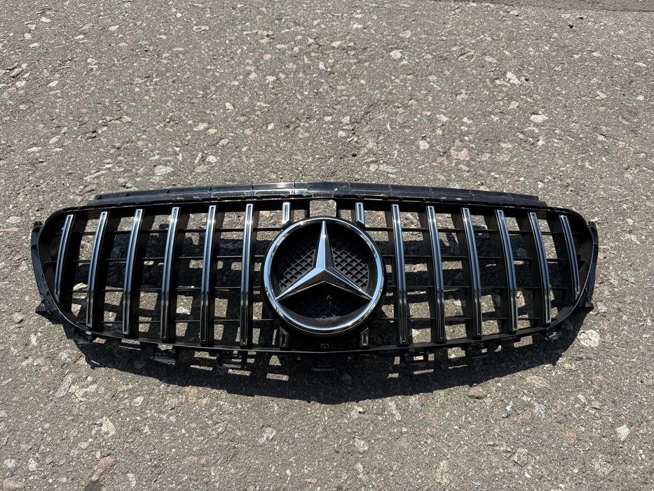 Решітка радіатора w213 камера