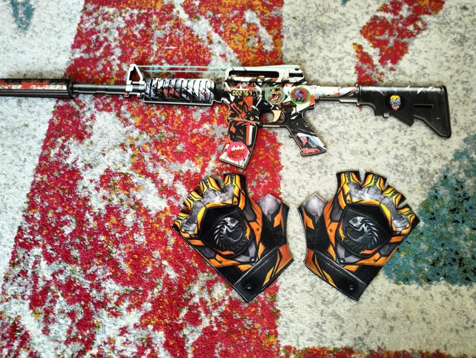 Набір перчаток та дерев'яного афтомату