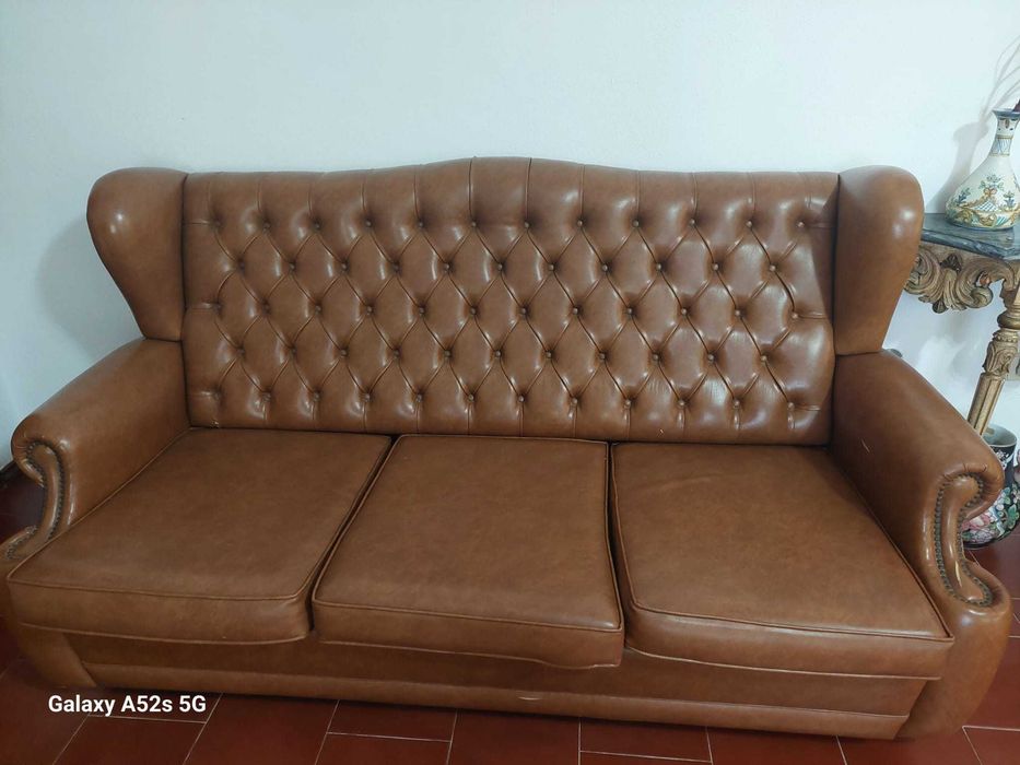 Conjunto de sofás e credencia