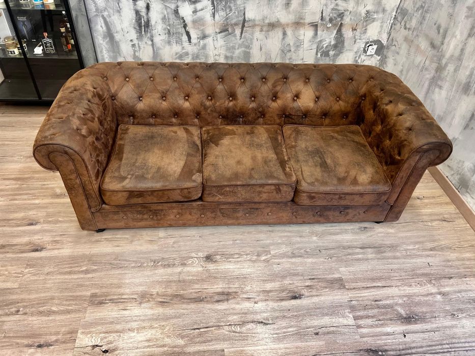 Sofá chesterfield 3 lugares