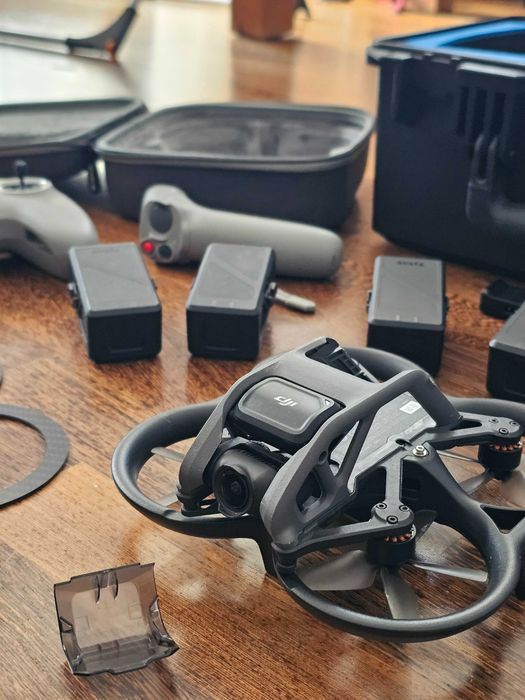 Dron DJI Avata małoużywana 4 akumulatory Goggles 2 FPV Controller
