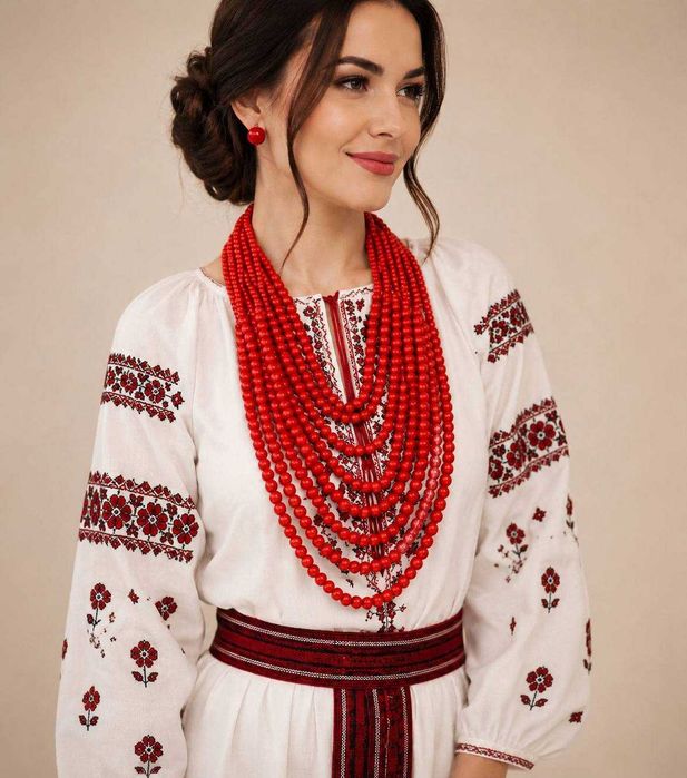 Традиційне червоне багаторядне українське намисто з натуральних дерев’яних намистин