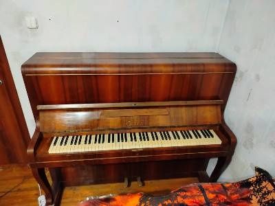 Піаніно фортепіано Calisia в гарному стані