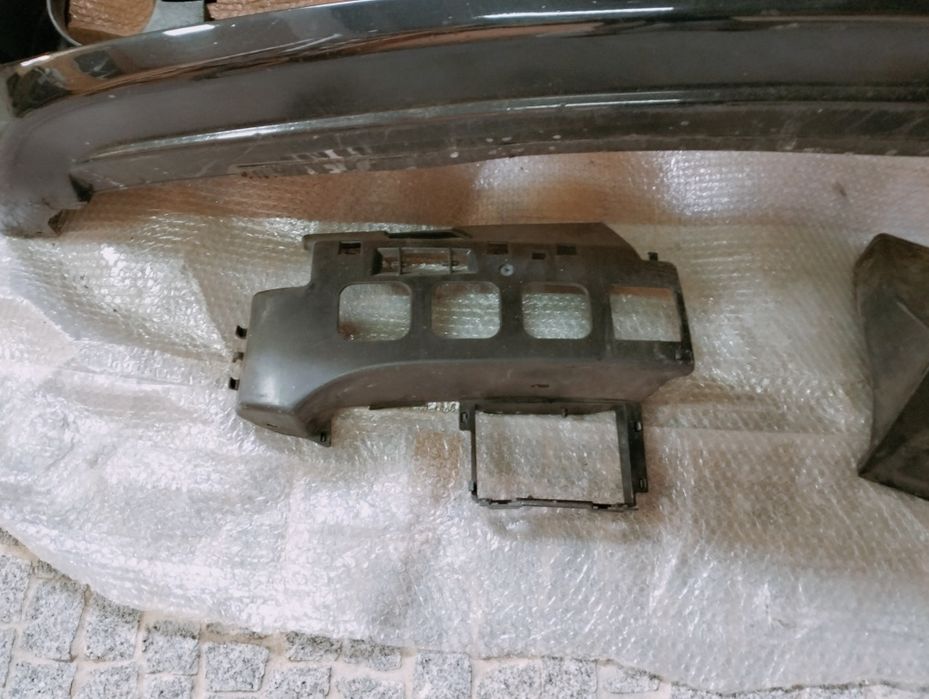 Para-choques original BMW E60 com completo.