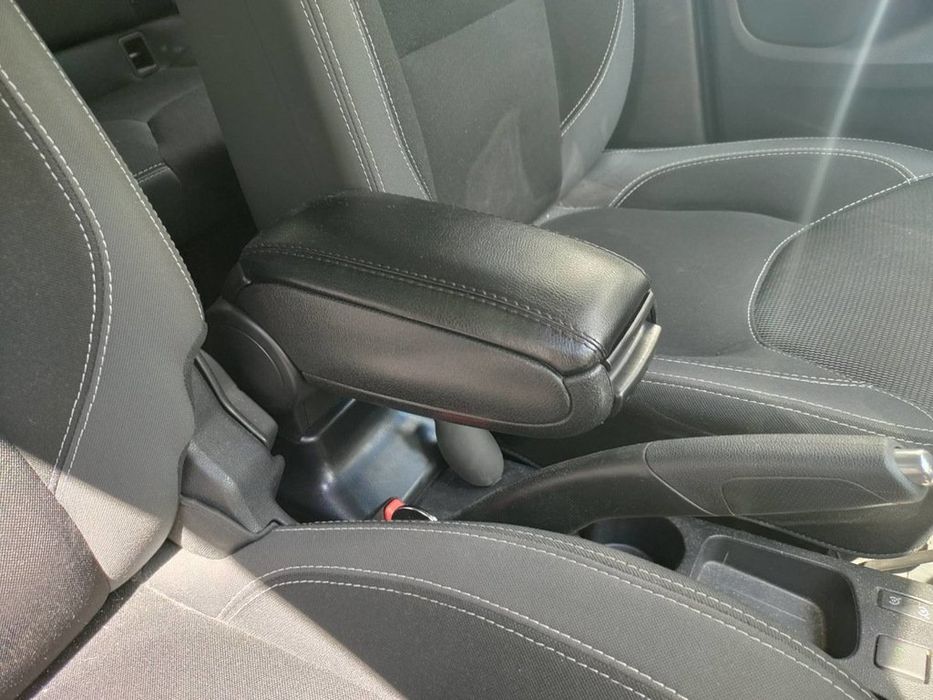 Renault Clio 4 Подлокотник в подстаканник