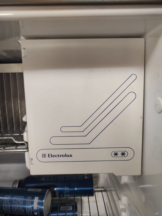 Frigorífico trivalente Eletrolux 70 Litros
