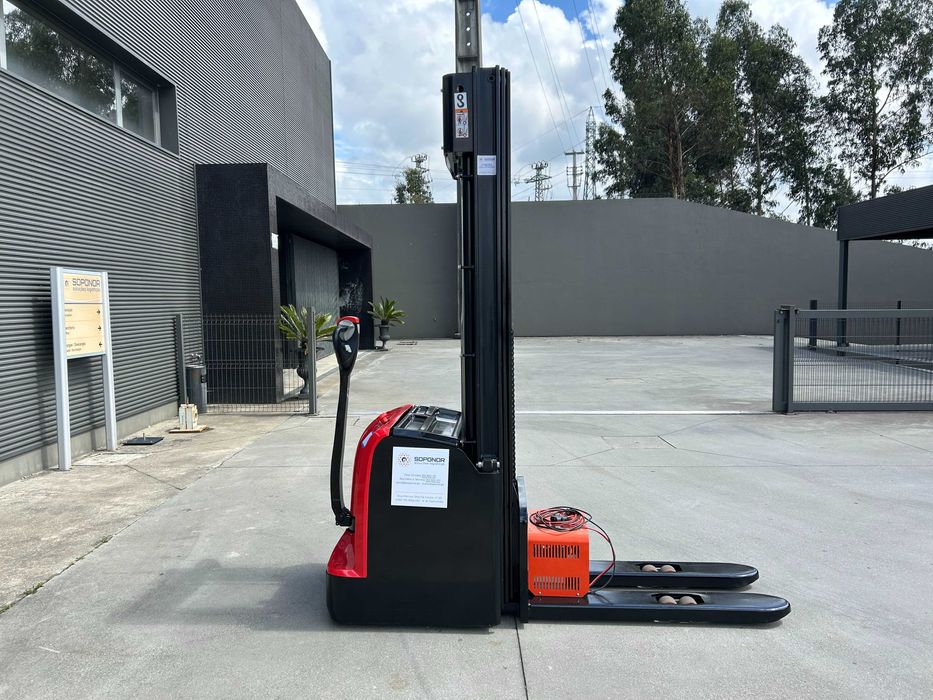 Stacker Euroyen Tripleyen 1400 Kgs