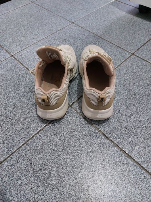 Sapatilha bege da joma
