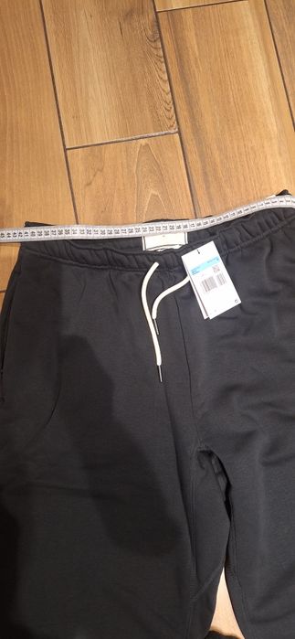 Sprzedam spodnie dresowe Nike  Therma  FIT