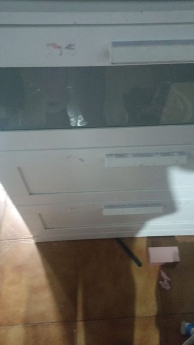 Comoda três gavetas