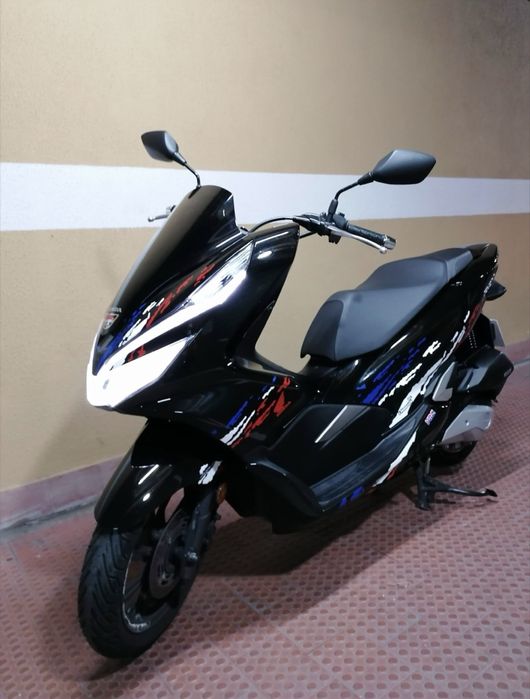 Honda PCX 2018 bem estimada