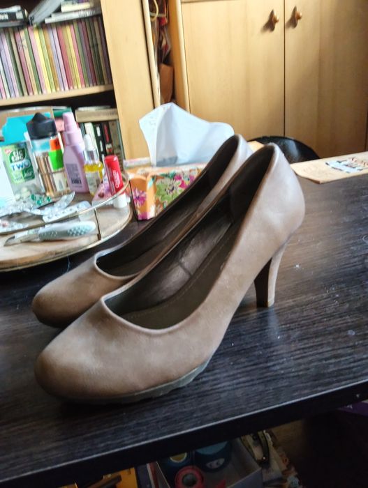 Buty na małym obcasie