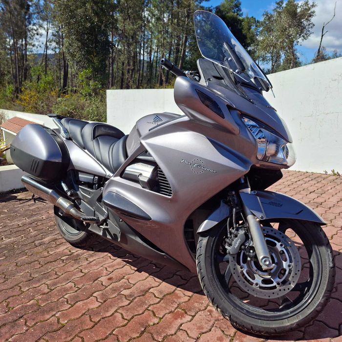 Pan European ST1300 ABS em bom estado