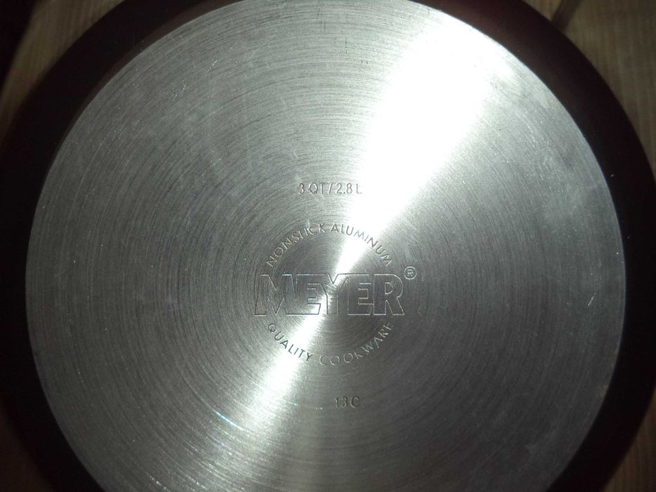 Продам Каструлю 2 . 8 л