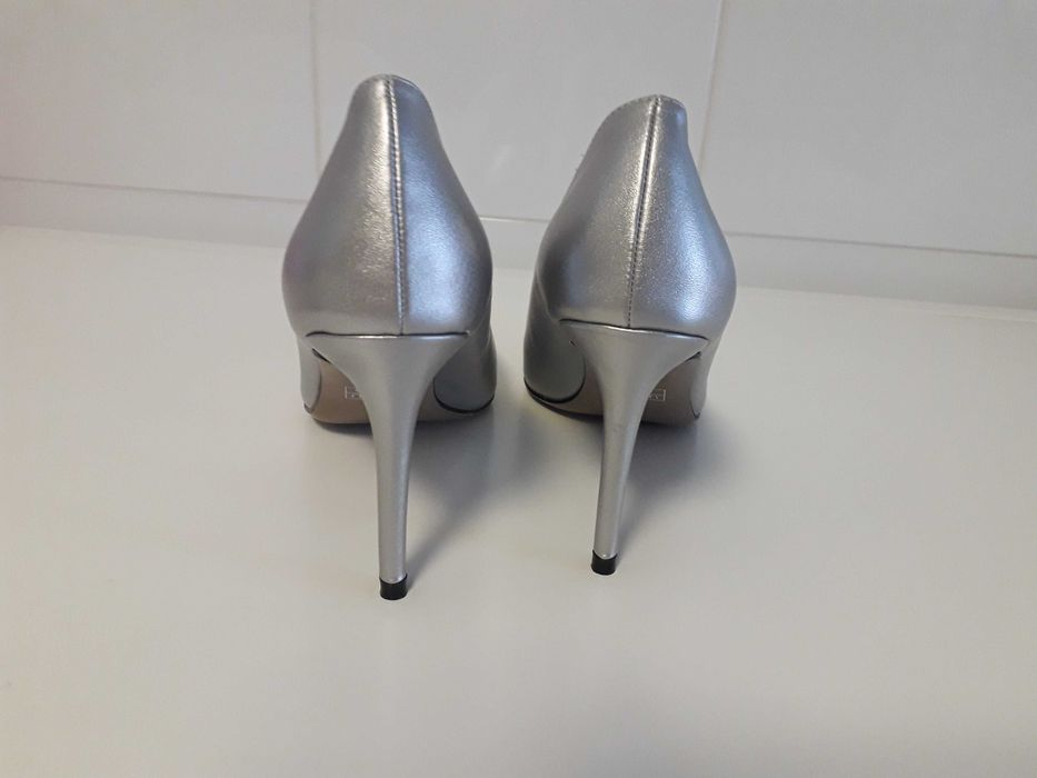Sapatos prateados de salto alto agulha (NOVOS C/CAIXA) tam.36