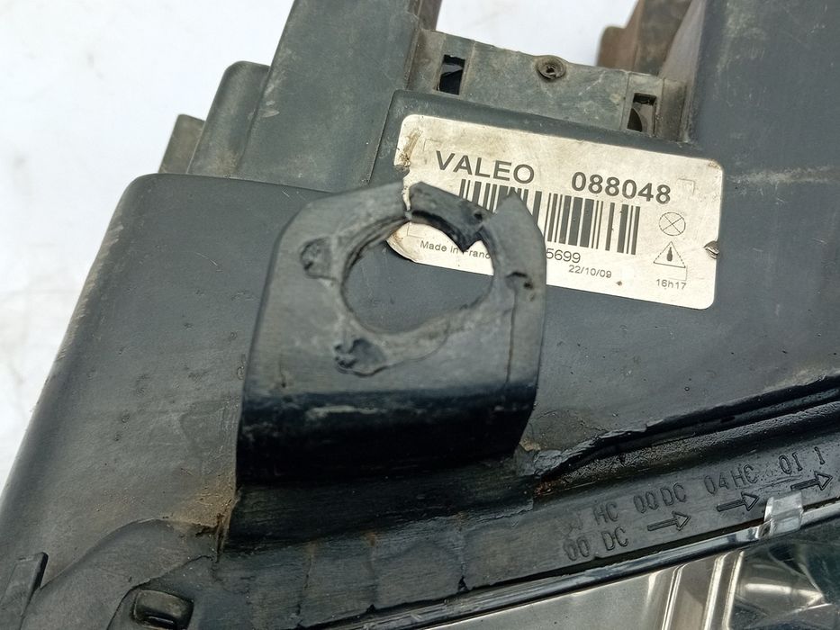 Ótica / farol esquerda AUDI A4 (8E2, B6)