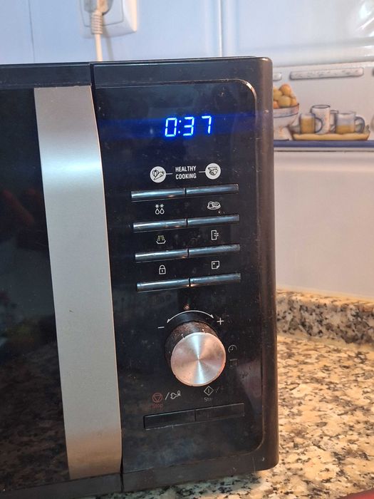 Micro-ondas Samsung MS23F301TAK Preto – 23L
