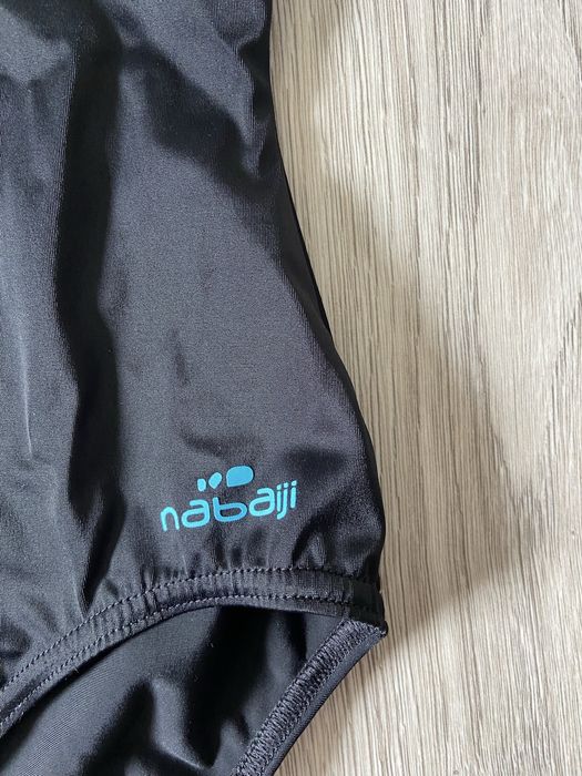 Niebiesko czarny strój kąpielowy jednoczęściowy Nabaiji Decathlon