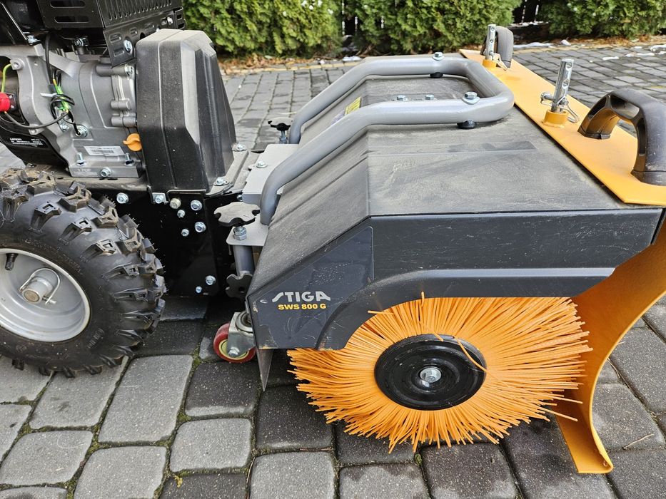 Zamiatarka z pługiem Stiga 800G