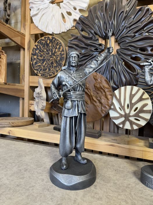 Авторська декоративно-деревʼяна, статуетка козака «Гетьман»