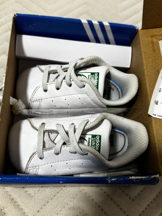 Дитяче взуття кросівки adidas 19 розмір