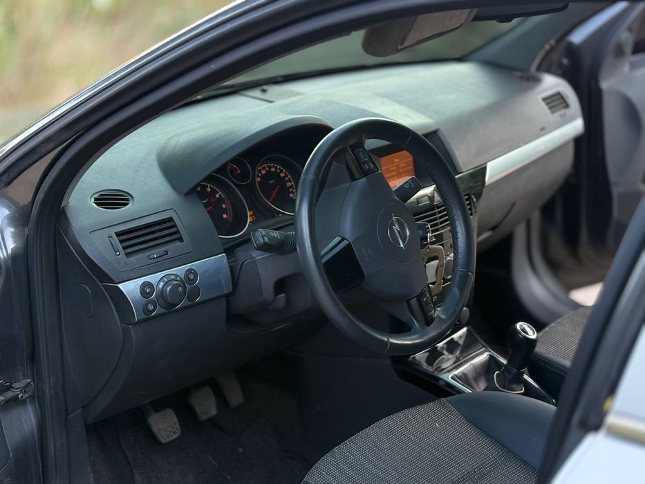 Opel astra H для військових