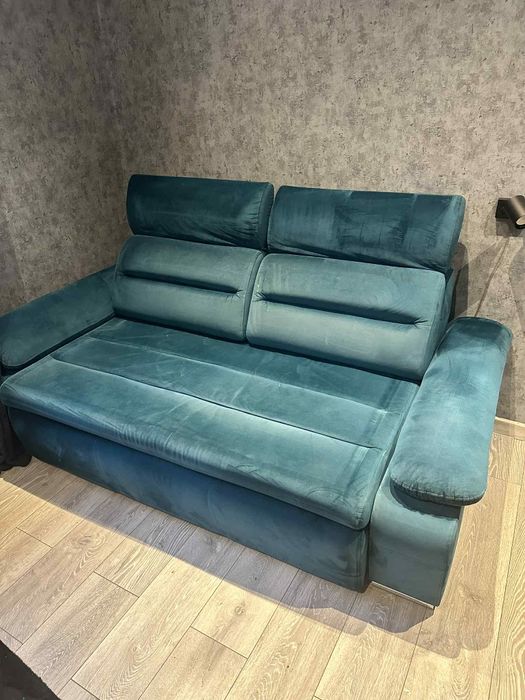 Sofa rozkładana z pojemnikiem na pościel