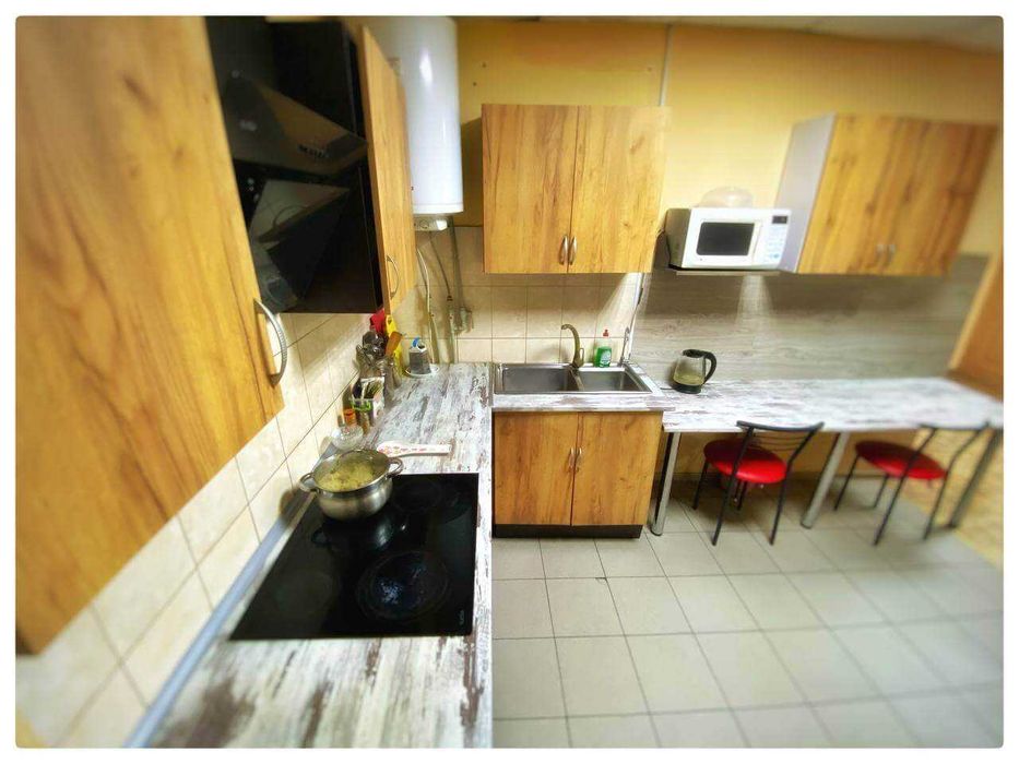 Комфортний хостел з гарним ремонтом. Метро Голосіївська 5 хвилин пішки