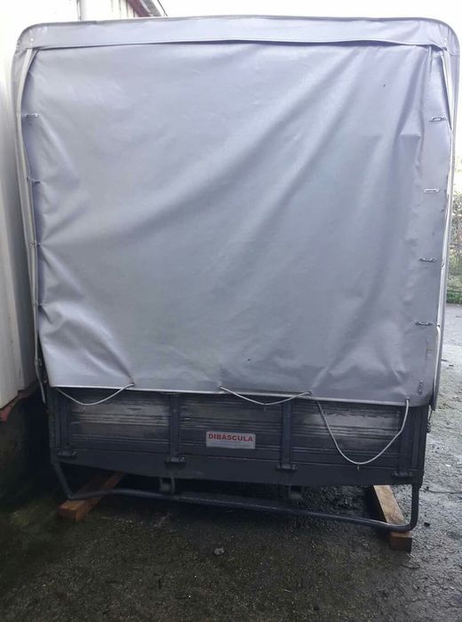 Vendo carroçaria com capota de camião