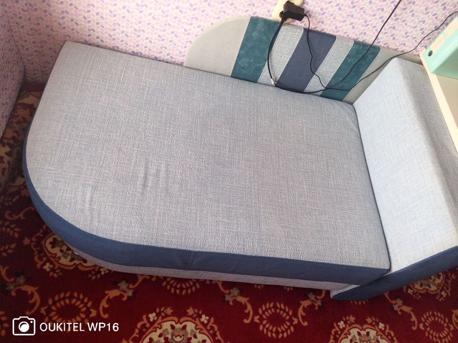 Диван-ліжко для дому