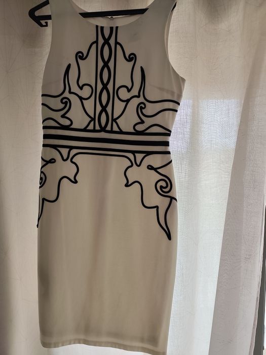 Vestido de cerimónia branco e preto