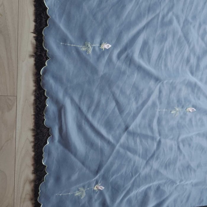 Firanka w haftowane różyczki - kupon 6m