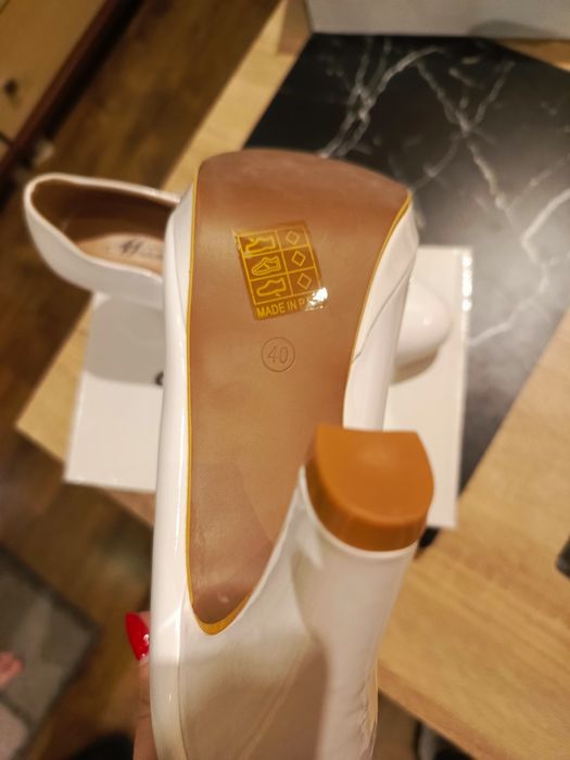 Buty ślubne na obcasie