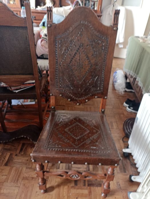 Vendo 5 cadeiras madeira maciça antigas