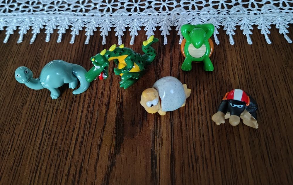 Figurki Kinder różne kolekcje 5 szt.