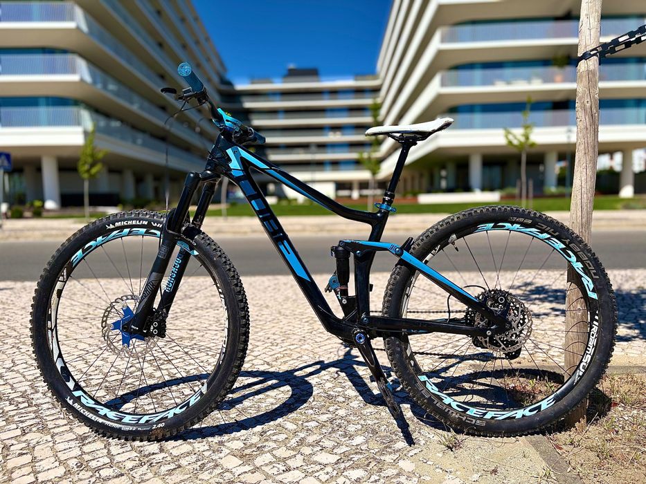 Cube Carbono 29 Full suspension