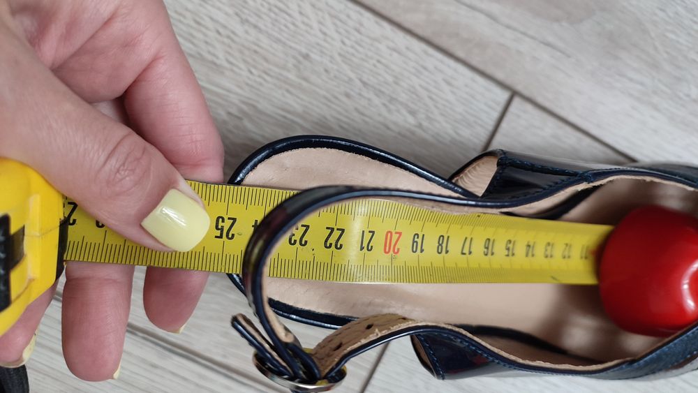 Жіночі шкіряні босоніжки