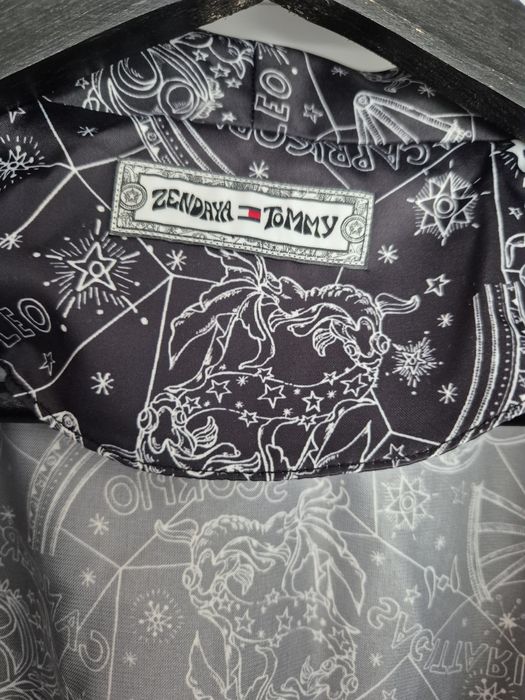 Tommy Hilfiger & Zendaya - nowy szlafrok Zodiac - S/M