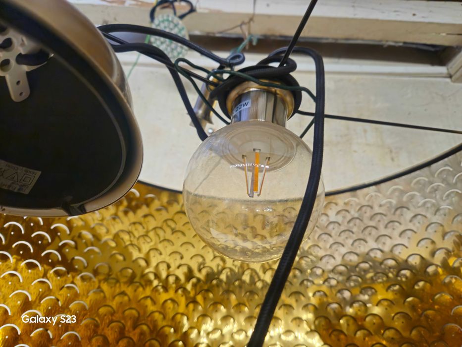 Vende-se, candeeiro sem uso