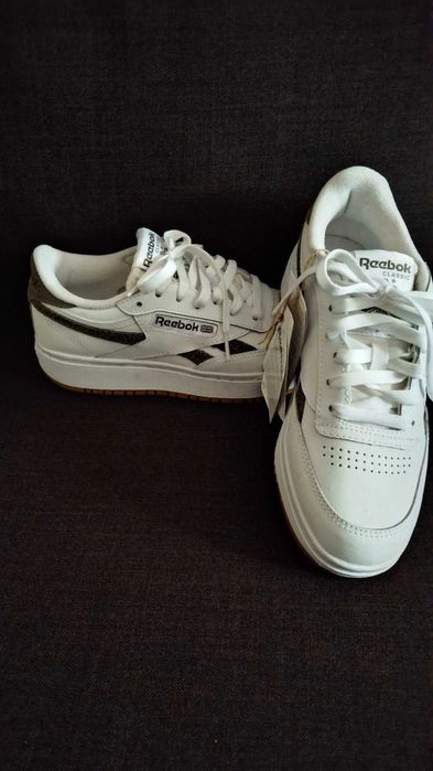 Жіночі кросівки Reebok, розмір 37.5. Нові