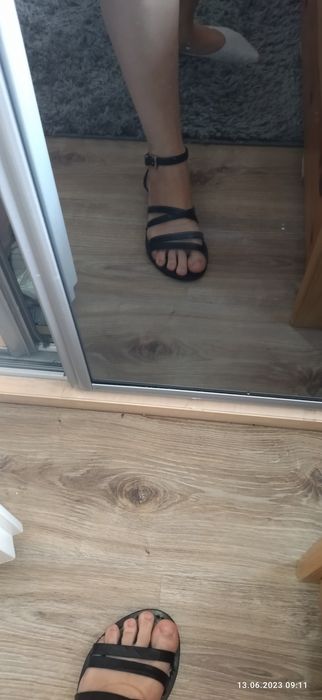 Śliczne czarne skórzane sandałki z Reserved roz 36 wkł 23,5 cm