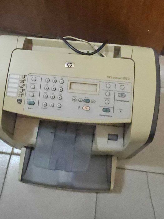 HP LaserJet 3050 (лазерний МФУ: друк / скан / копія)