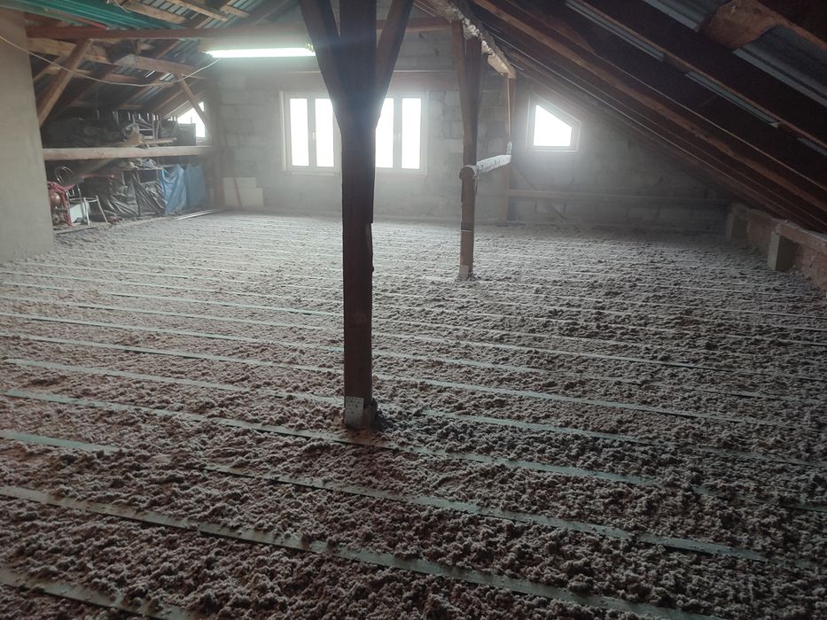 Ocieplenie, wdmuchiwanie celulozy i naprawa uszkodzonej izolacji termi